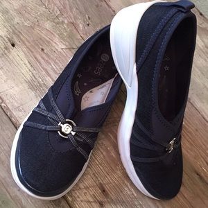 B-Zees dark denim comfort support slip-on 9 Wide